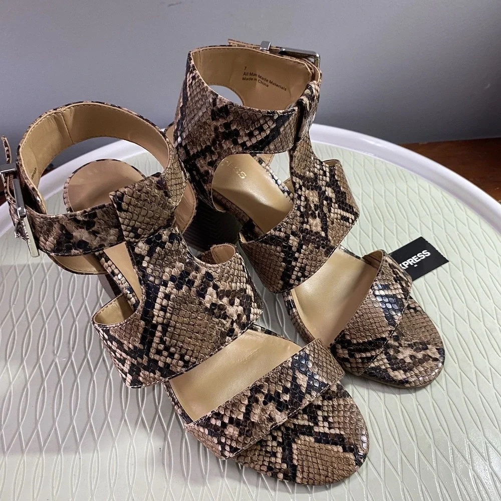 Express‎ Women's Brown Ankle Strap Block Heel Faux Snake Skin Sandals Sz.7 NWT